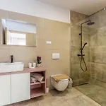 Quercus Villa *