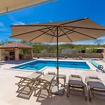 Quercus Villa *